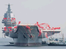 新中國崢嶸歲月｜第一艘國產航母成功下水