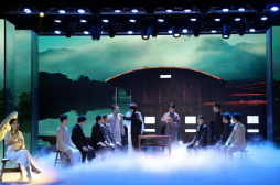 《百年風華》大型音樂史詩劇在京上演 再現紅中社首播新聞的歷史場景
