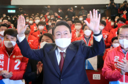 韩国新总统面临内外考验